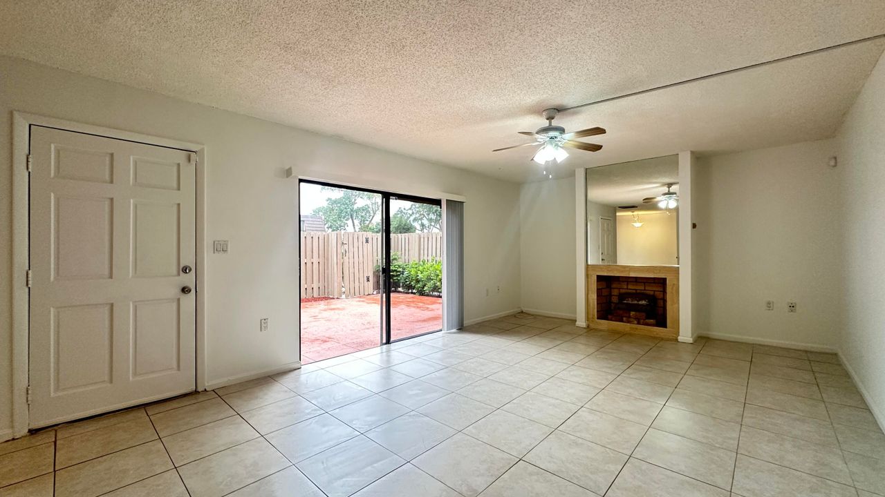 For Rent: $2,100 (2 beds, 2 baths, 1236 Square Feet)