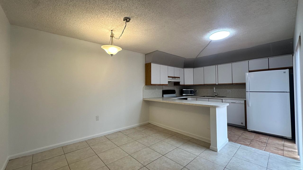 For Rent: $2,100 (2 beds, 2 baths, 1236 Square Feet)