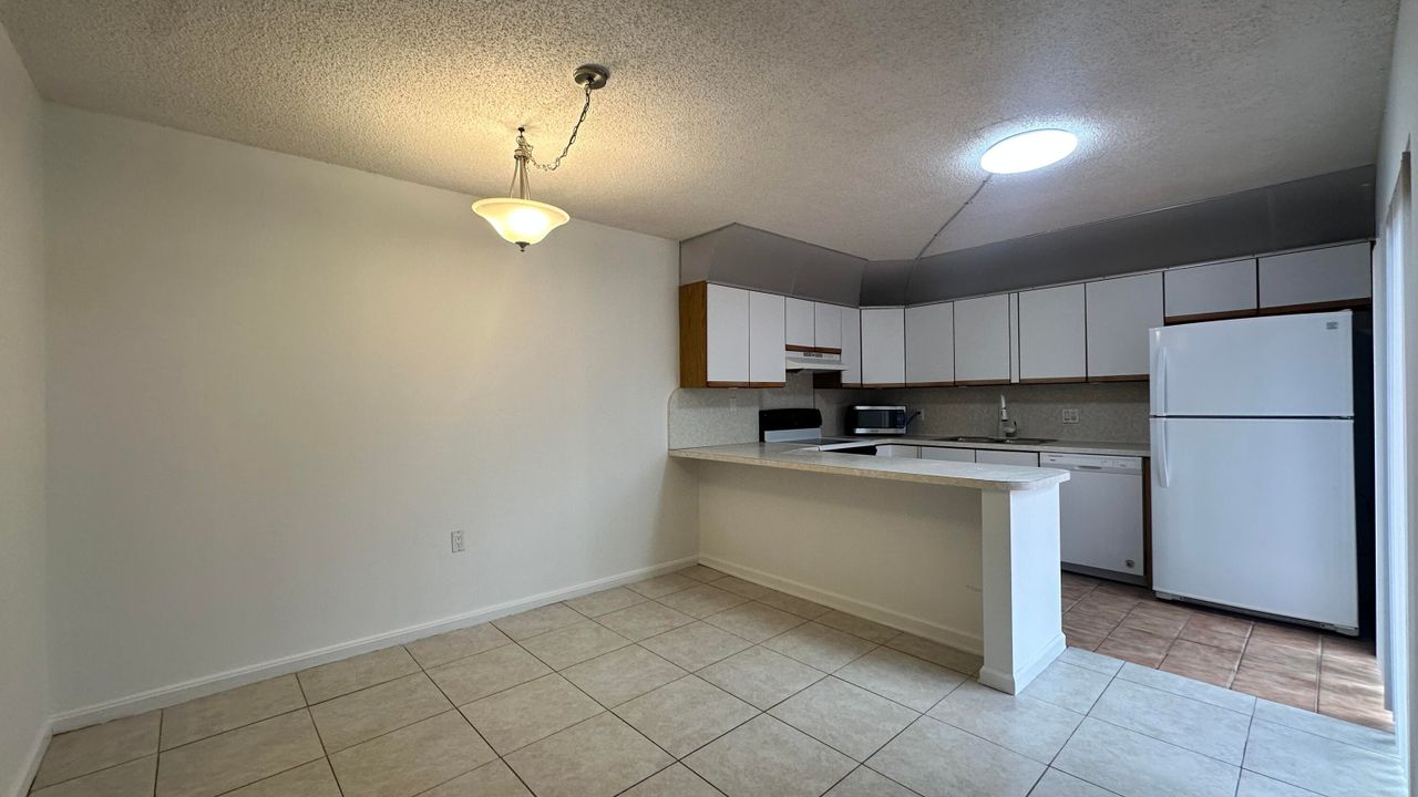 For Rent: $2,100 (2 beds, 2 baths, 1236 Square Feet)