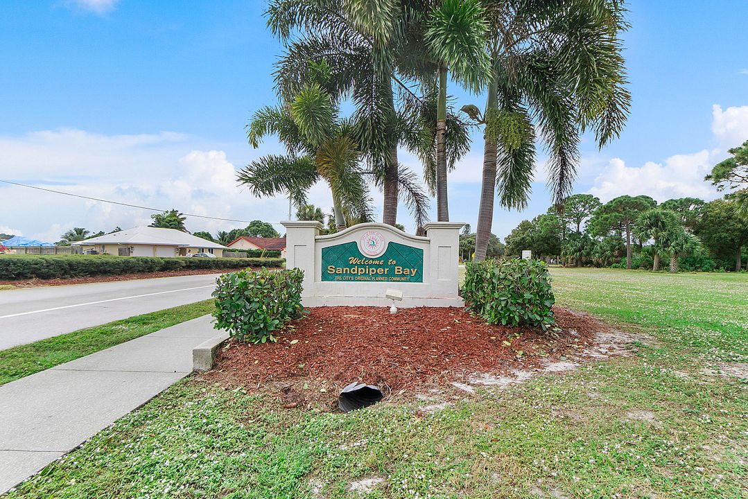 For Sale: $464,900 (3 beds, 2 baths, 1733 Square Feet)