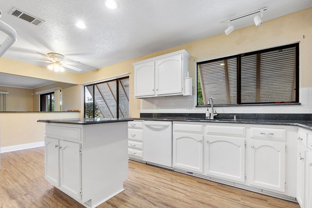 For Sale: $464,900 (3 beds, 2 baths, 1733 Square Feet)