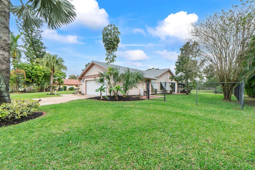 For Sale: $464,900 (3 beds, 2 baths, 1733 Square Feet)