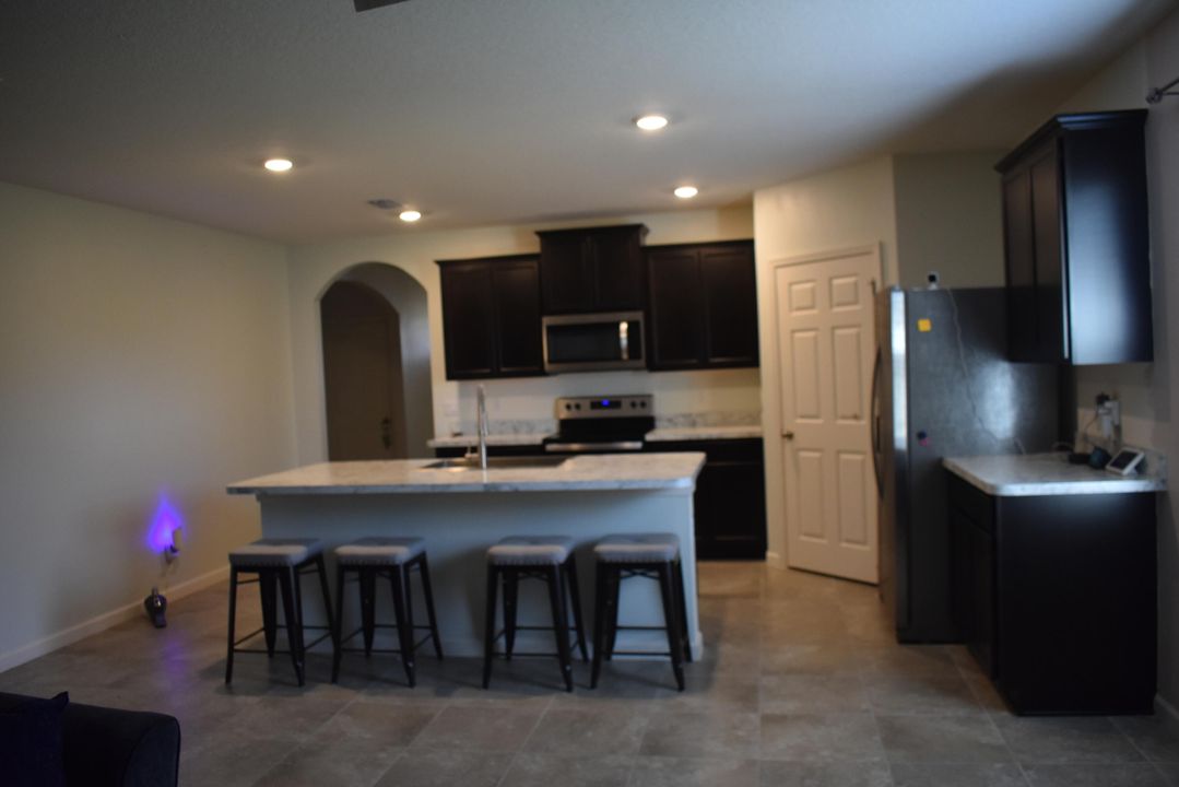 For Rent: $3,275 (4 beds, 2 baths, 1916 Square Feet)