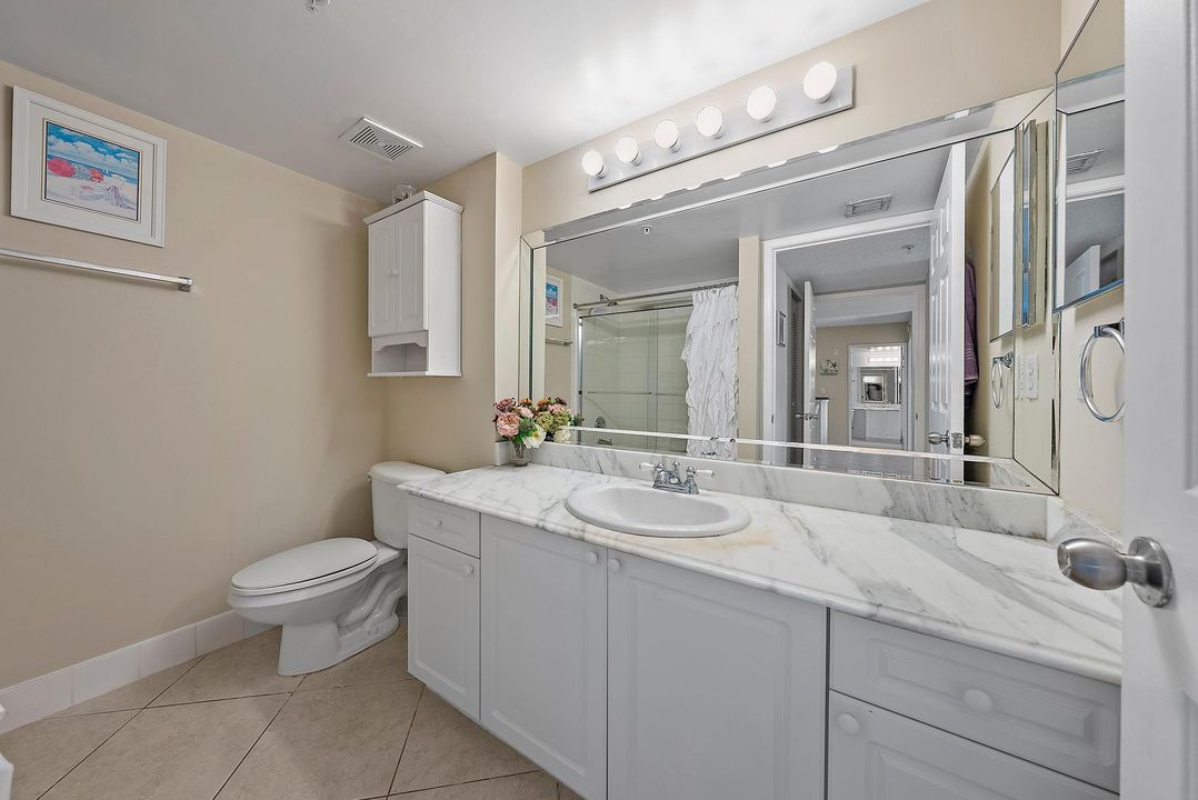 For Sale: $335,000 (2 beds, 2 baths, 991 Square Feet)