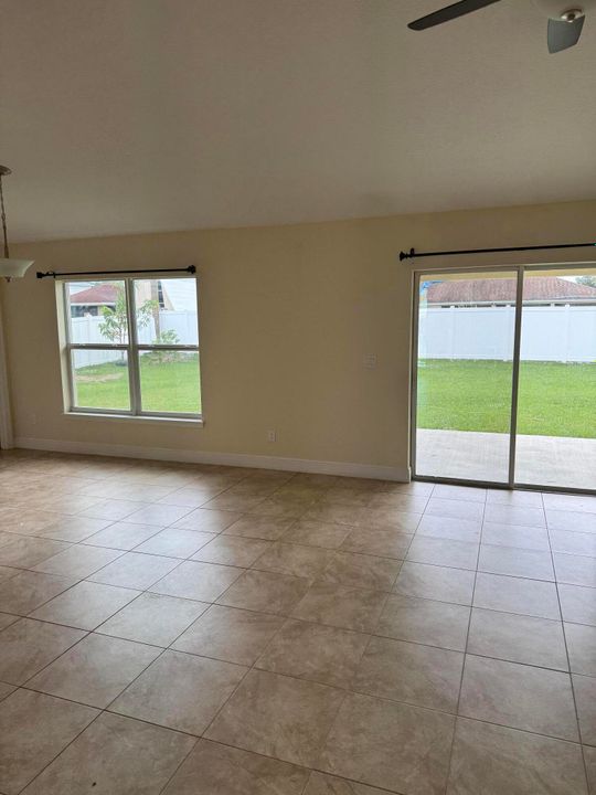 For Rent: $3,000 (4 beds, 2 baths, 1906 Square Feet)