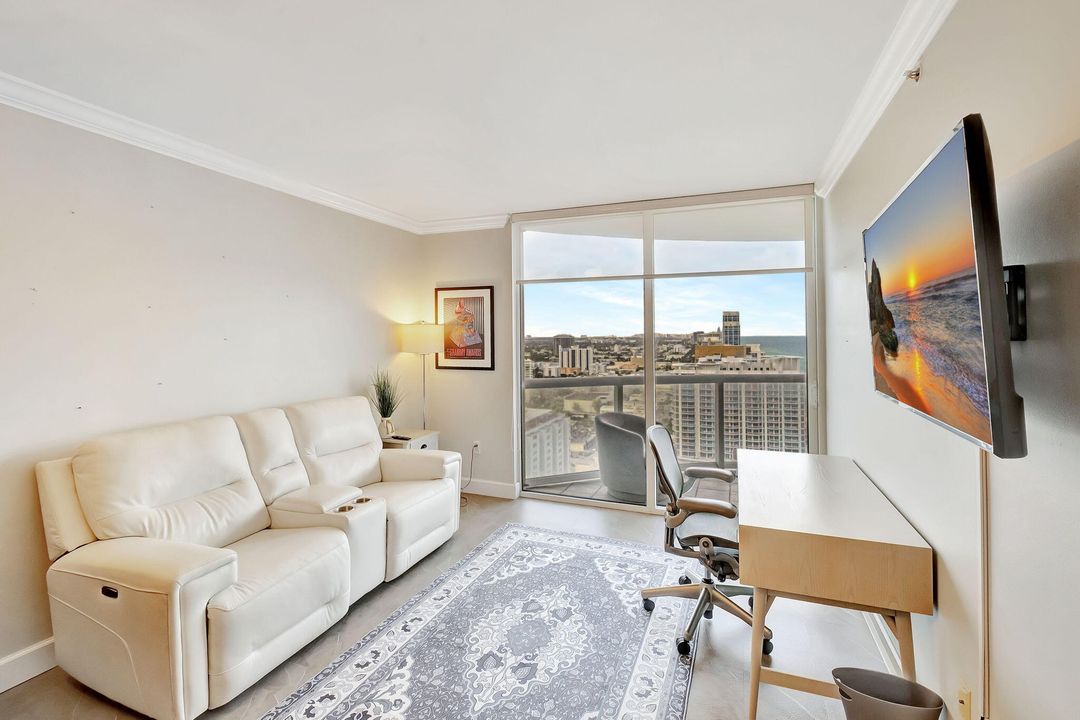 For Sale: $799,000 (1 beds, 1 baths, 808 Square Feet)