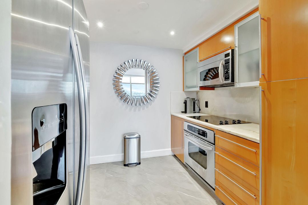 For Sale: $799,000 (1 beds, 1 baths, 808 Square Feet)