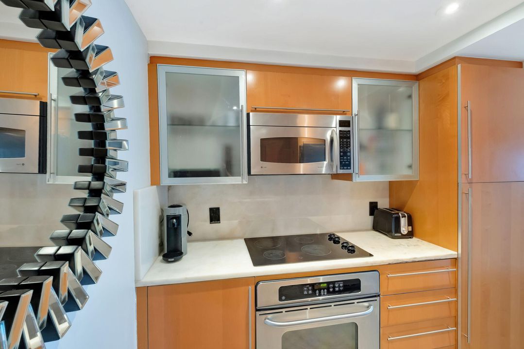 For Sale: $799,000 (1 beds, 1 baths, 808 Square Feet)