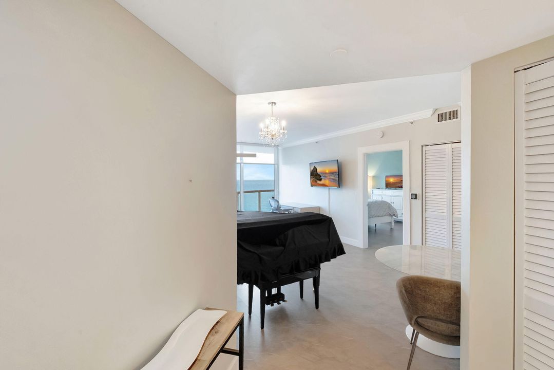 For Sale: $799,000 (1 beds, 1 baths, 808 Square Feet)