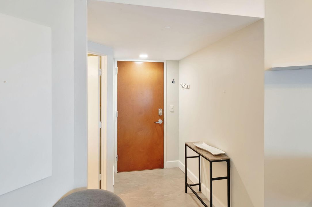 For Sale: $799,000 (1 beds, 1 baths, 808 Square Feet)