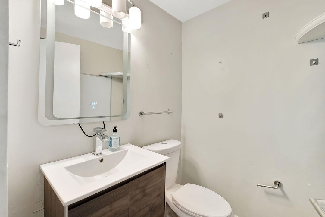 For Sale: $799,000 (1 beds, 1 baths, 808 Square Feet)