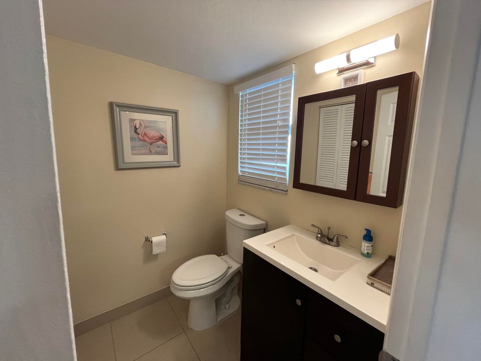 For Sale: $125,000 (1 beds, 1 baths, 754 Square Feet)