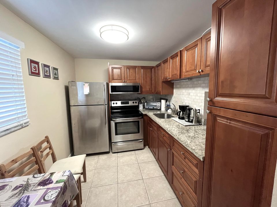 For Sale: $125,000 (1 beds, 1 baths, 754 Square Feet)