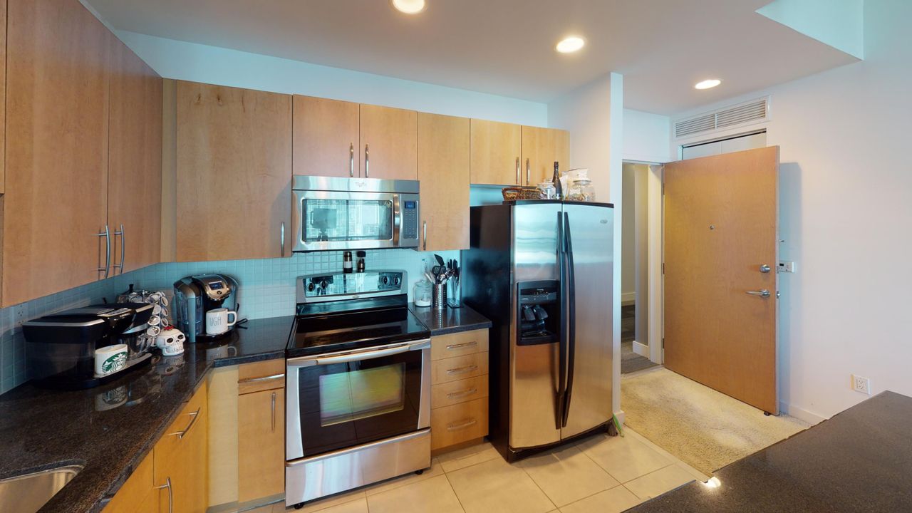 For Rent: $2,300 (1 beds, 1 baths, 643 Square Feet)