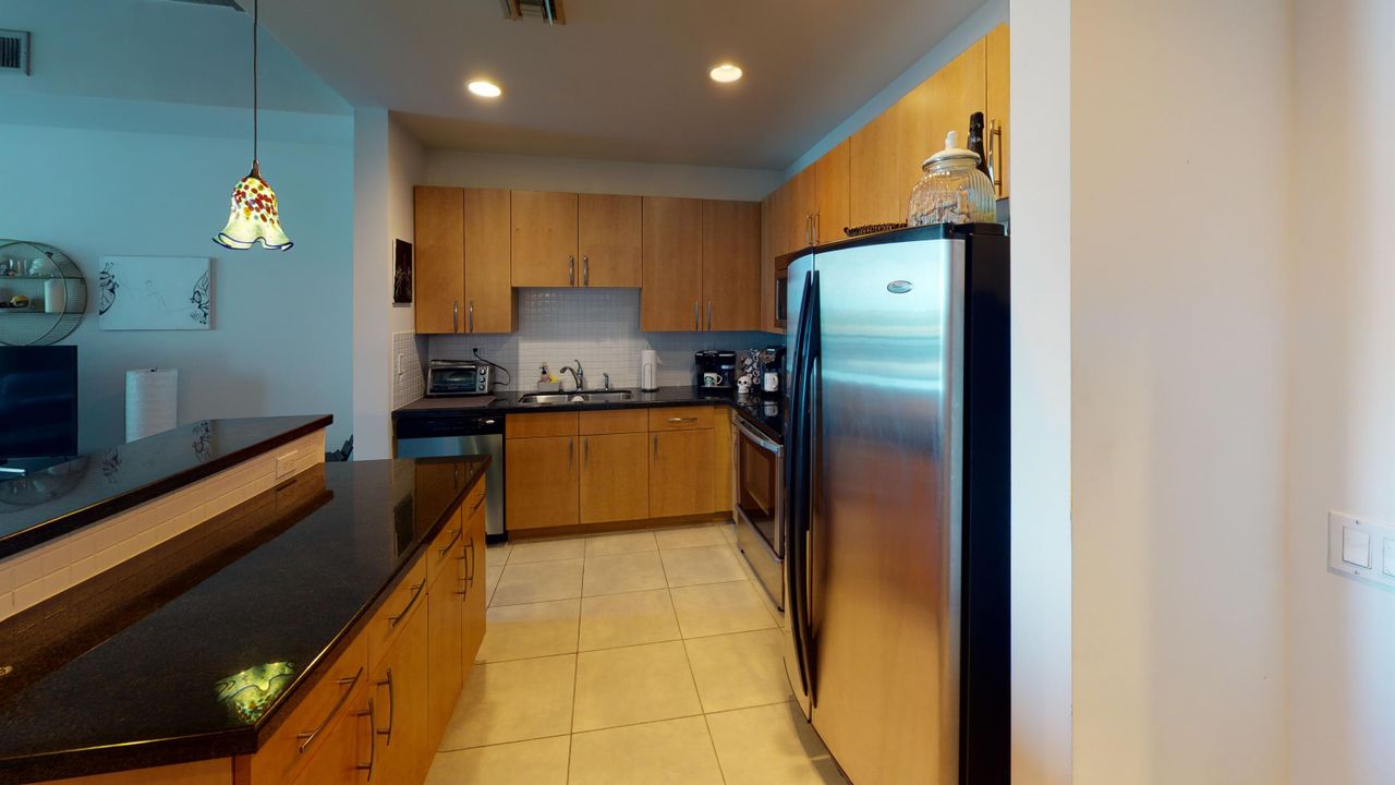 For Rent: $2,300 (1 beds, 1 baths, 643 Square Feet)