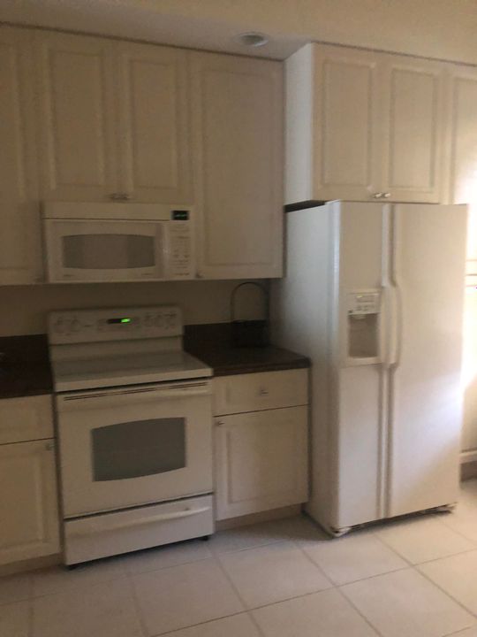 For Rent: $2,300 (2 beds, 2 baths, 1989 Square Feet)