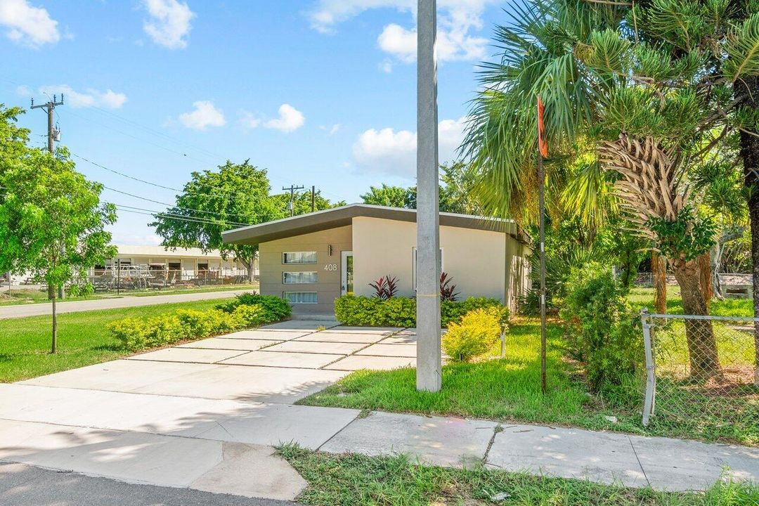 For Sale: $700,000 (3 beds, 2 baths, 1414 Square Feet)