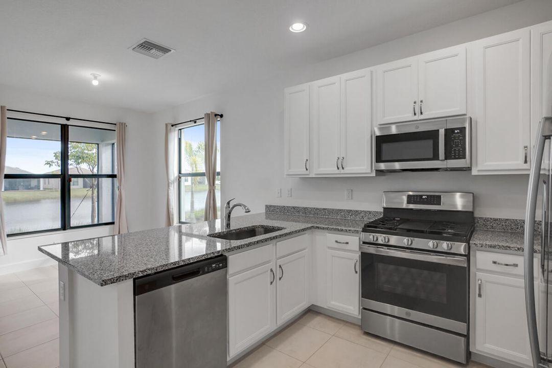 For Sale: $500,000 (2 beds, 2 baths, 1672 Square Feet)