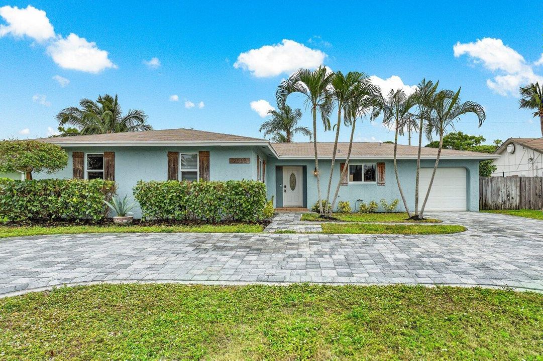 For Sale: $699,000 (3 beds, 2 baths, 1514 Square Feet)