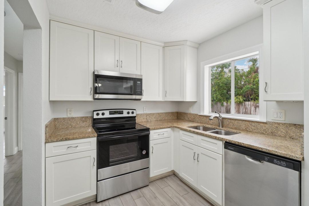 For Sale: $439,900 (3 beds, 2 baths, 1273 Square Feet)