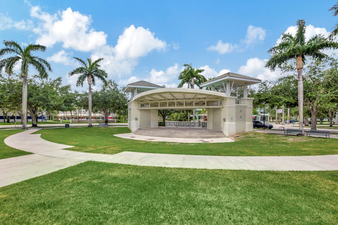 For Sale: $960,000 (3 beds, 2 baths, 2008 Square Feet)