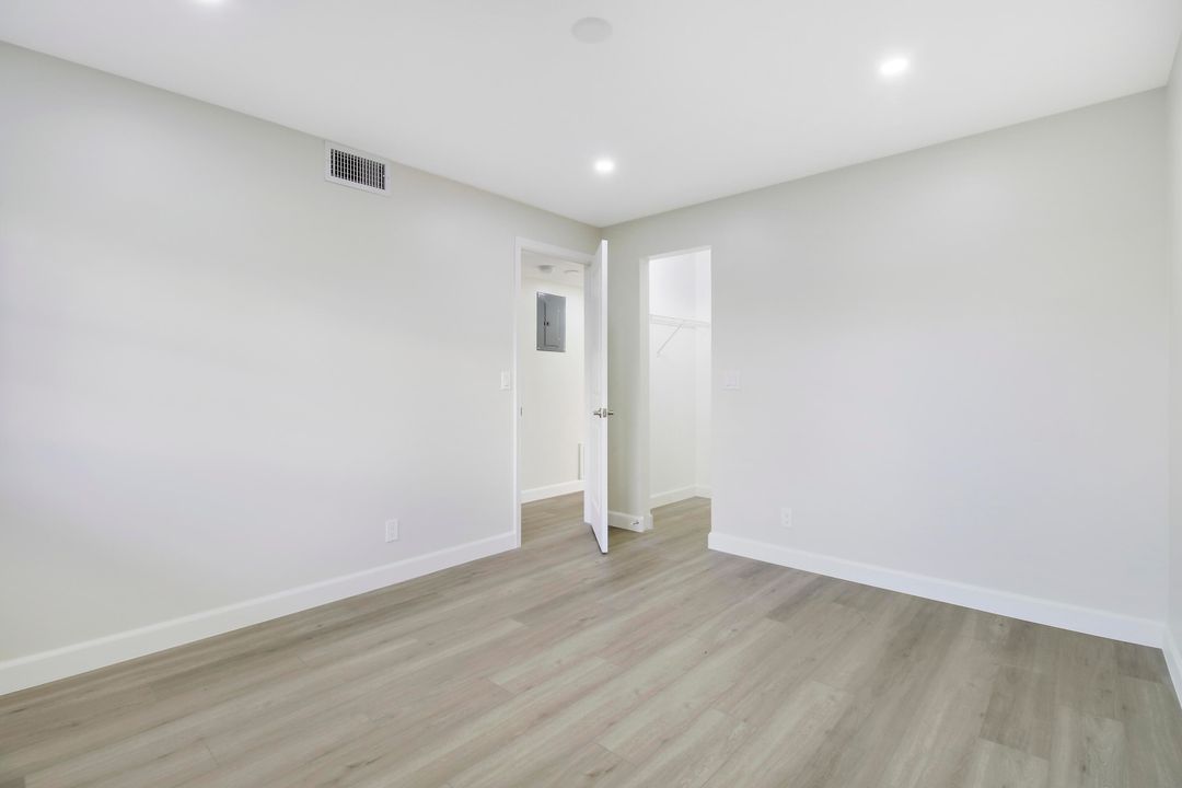 For Sale: $199,999 (2 beds, 2 baths, 982 Square Feet)