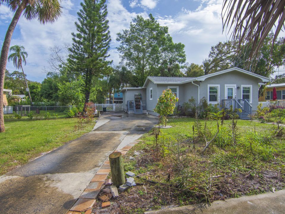 For Sale: $375,000 (4 beds, 2 baths, 1980 Square Feet)