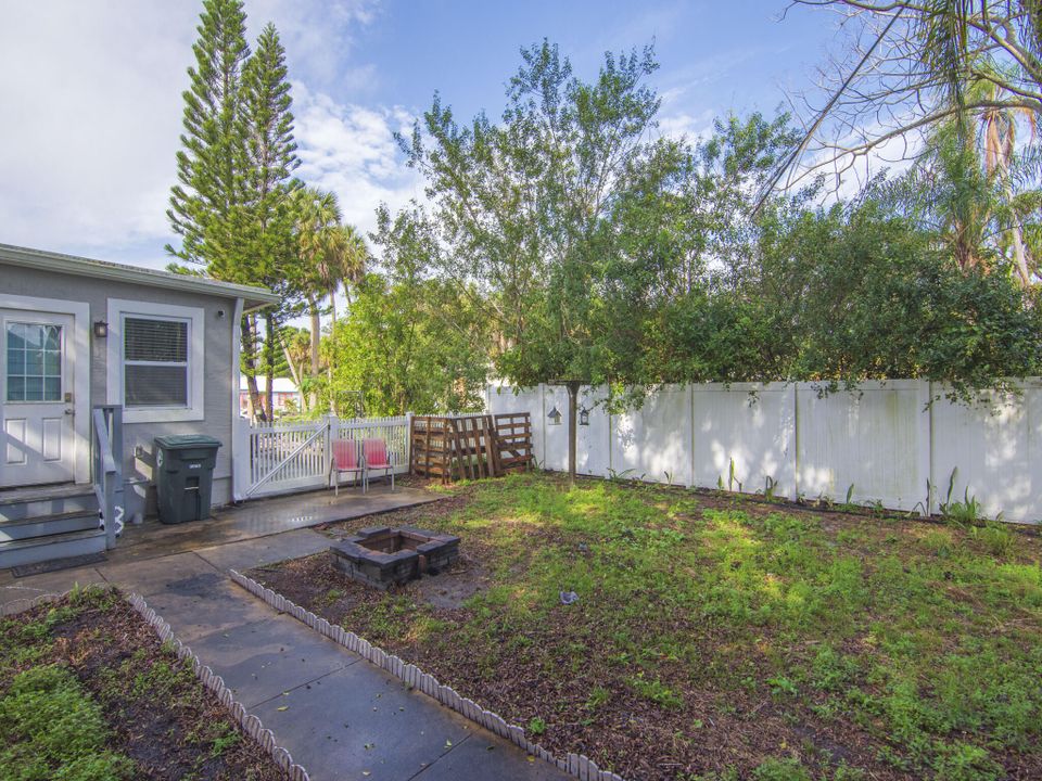 For Sale: $375,000 (4 beds, 2 baths, 1980 Square Feet)