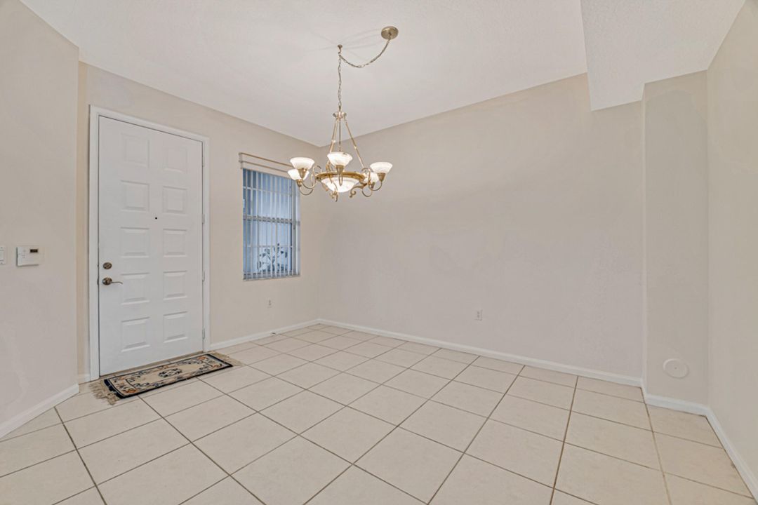 For Sale: $335,000 (2 beds, 2 baths, 1636 Square Feet)