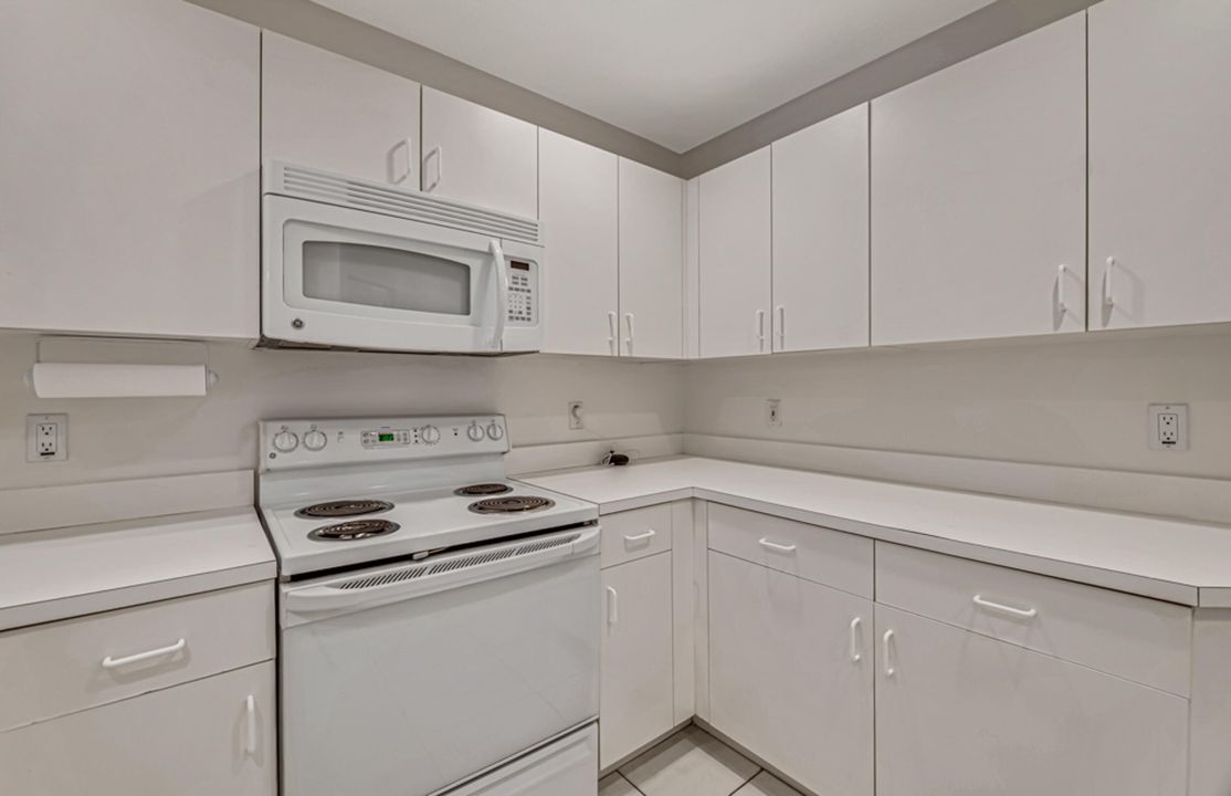 For Sale: $335,000 (2 beds, 2 baths, 1636 Square Feet)