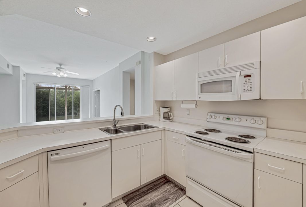 For Sale: $335,000 (2 beds, 2 baths, 1636 Square Feet)