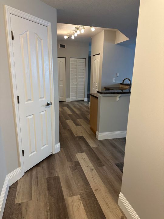 For Rent: $2,850 (2 beds, 2 baths, 1281 Square Feet)