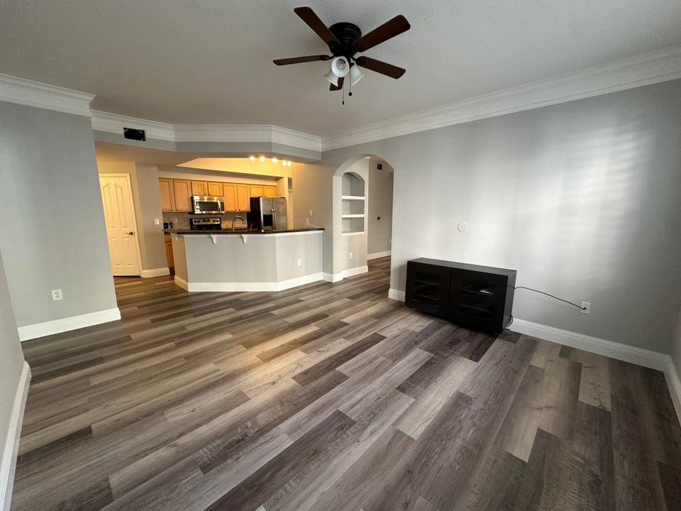 For Rent: $2,850 (2 beds, 2 baths, 1281 Square Feet)