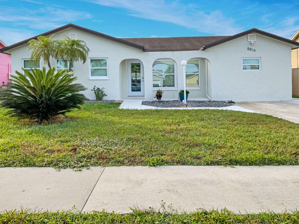 For Sale: $563,000 (3 beds, 2 baths, 1715 Square Feet)