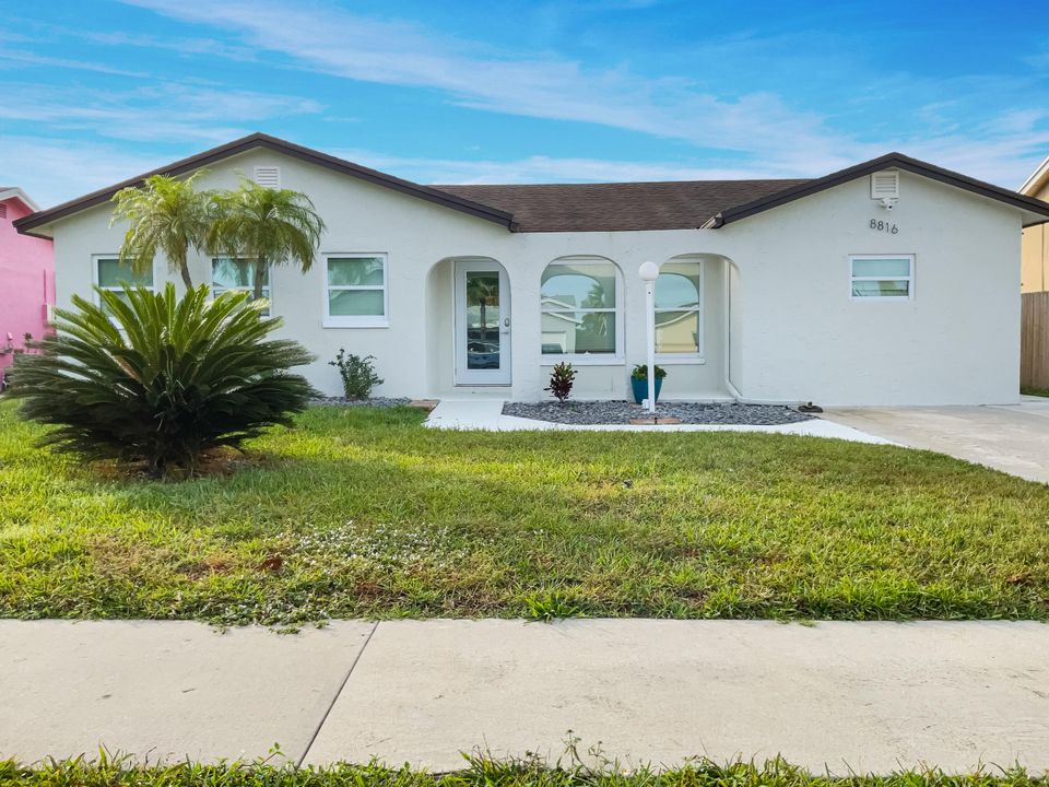 For Sale: $563,000 (3 beds, 2 baths, 1715 Square Feet)