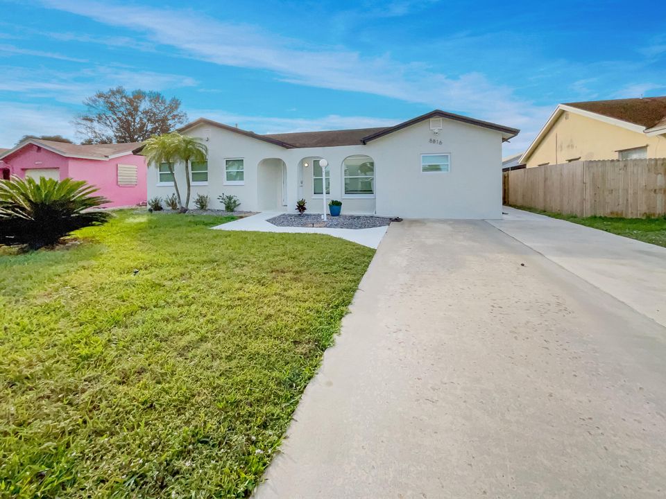 For Sale: $563,000 (3 beds, 2 baths, 1715 Square Feet)