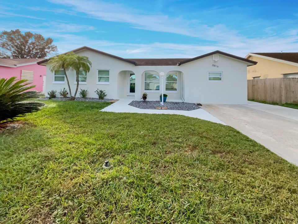 For Sale: $563,000 (3 beds, 2 baths, 1715 Square Feet)