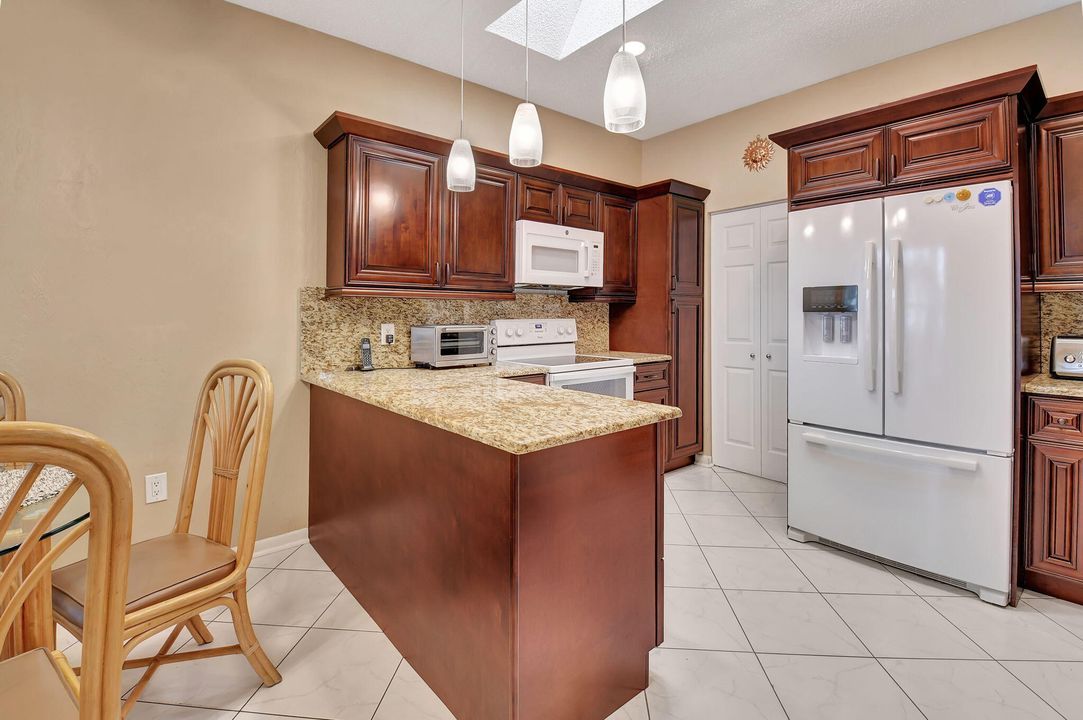 For Sale: $419,000 (2 beds, 2 baths, 1834 Square Feet)