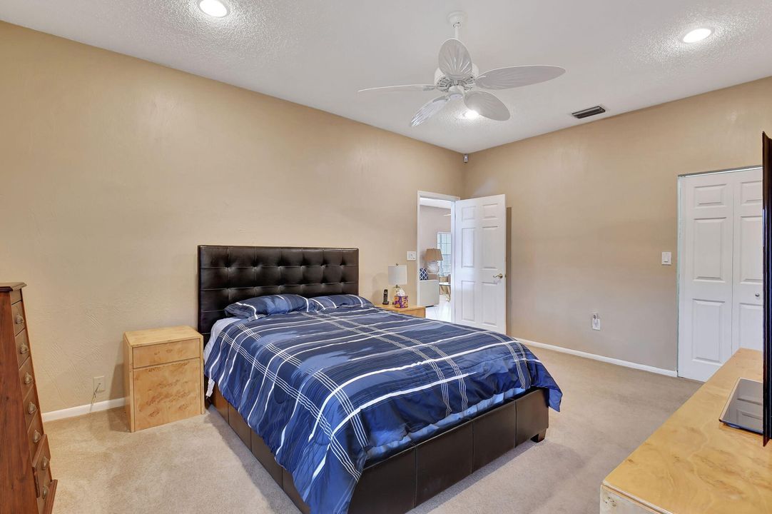 For Sale: $419,000 (2 beds, 2 baths, 1834 Square Feet)