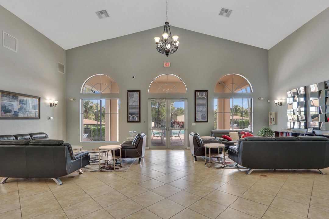 For Sale: $800,000 (5 beds, 3 baths, 2633 Square Feet)