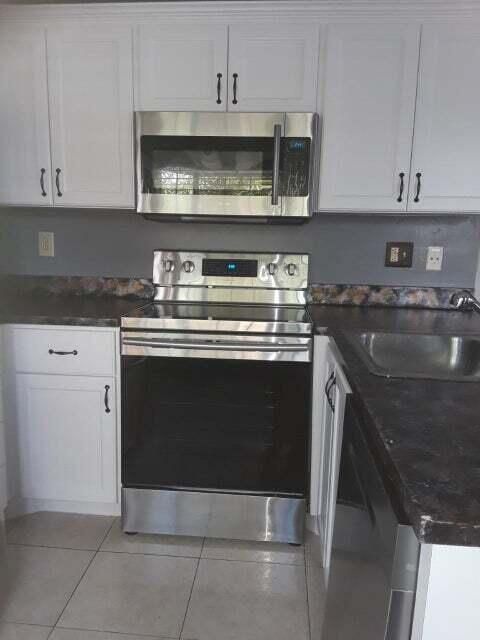 For Rent: $2,750 (2 beds, 2 baths, 861 Square Feet)