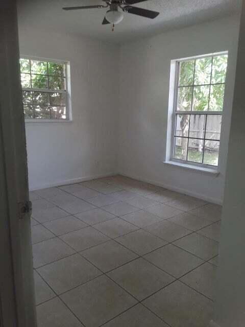 For Rent: $2,750 (2 beds, 2 baths, 861 Square Feet)