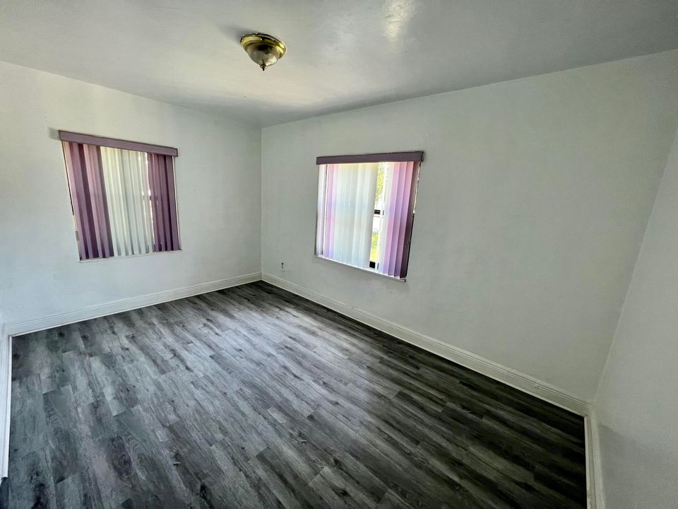 For Rent: $3,400 (4 beds, 2 baths, 1377 Square Feet)