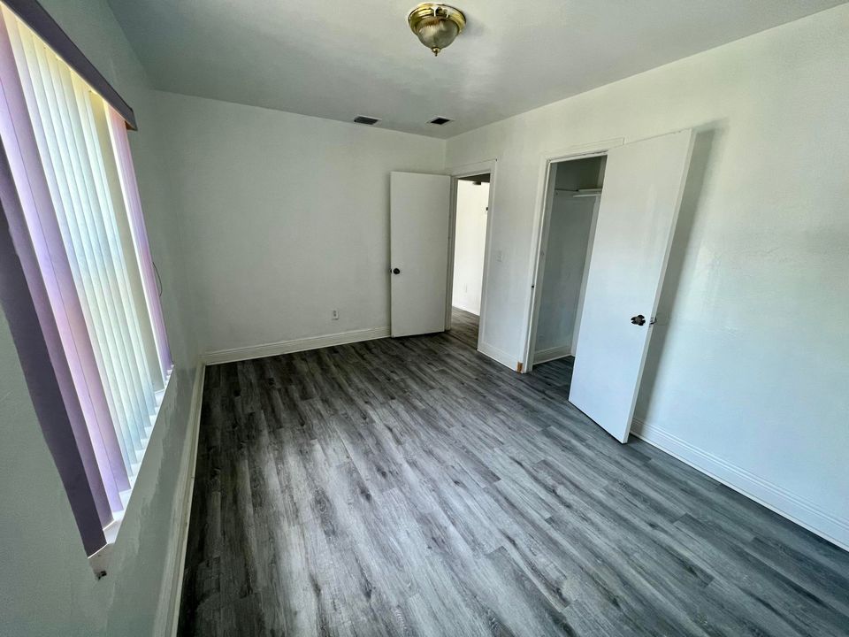 For Rent: $3,400 (4 beds, 2 baths, 1377 Square Feet)