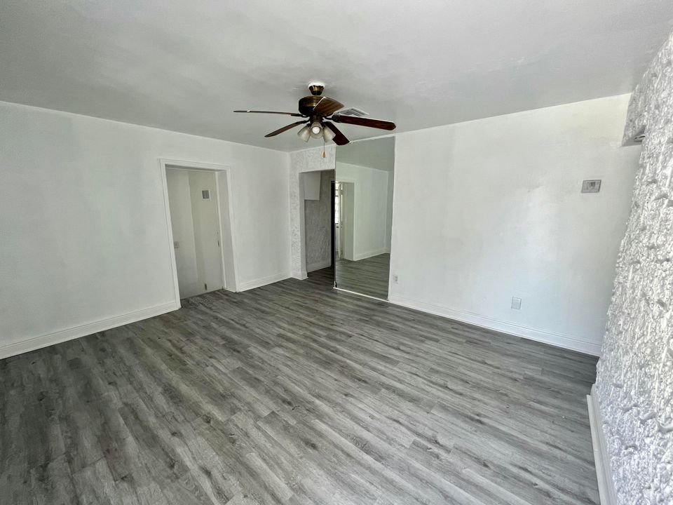 For Rent: $3,400 (4 beds, 2 baths, 1377 Square Feet)