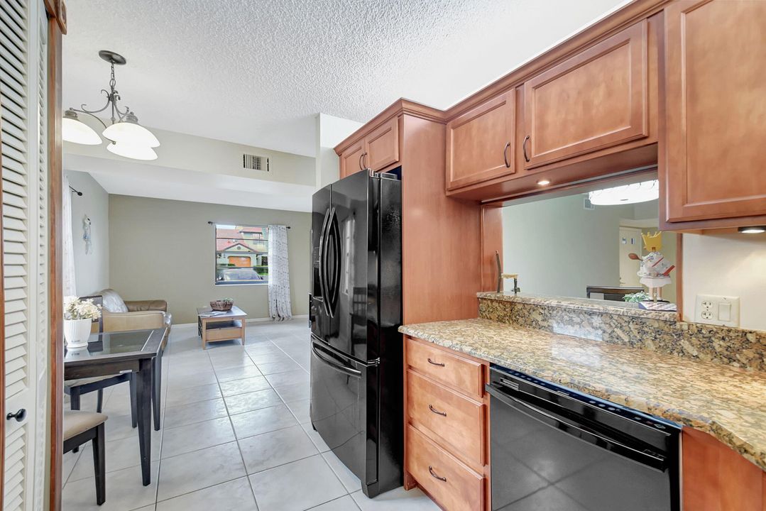 For Sale: $275,000 (2 beds, 2 baths, 1335 Square Feet)