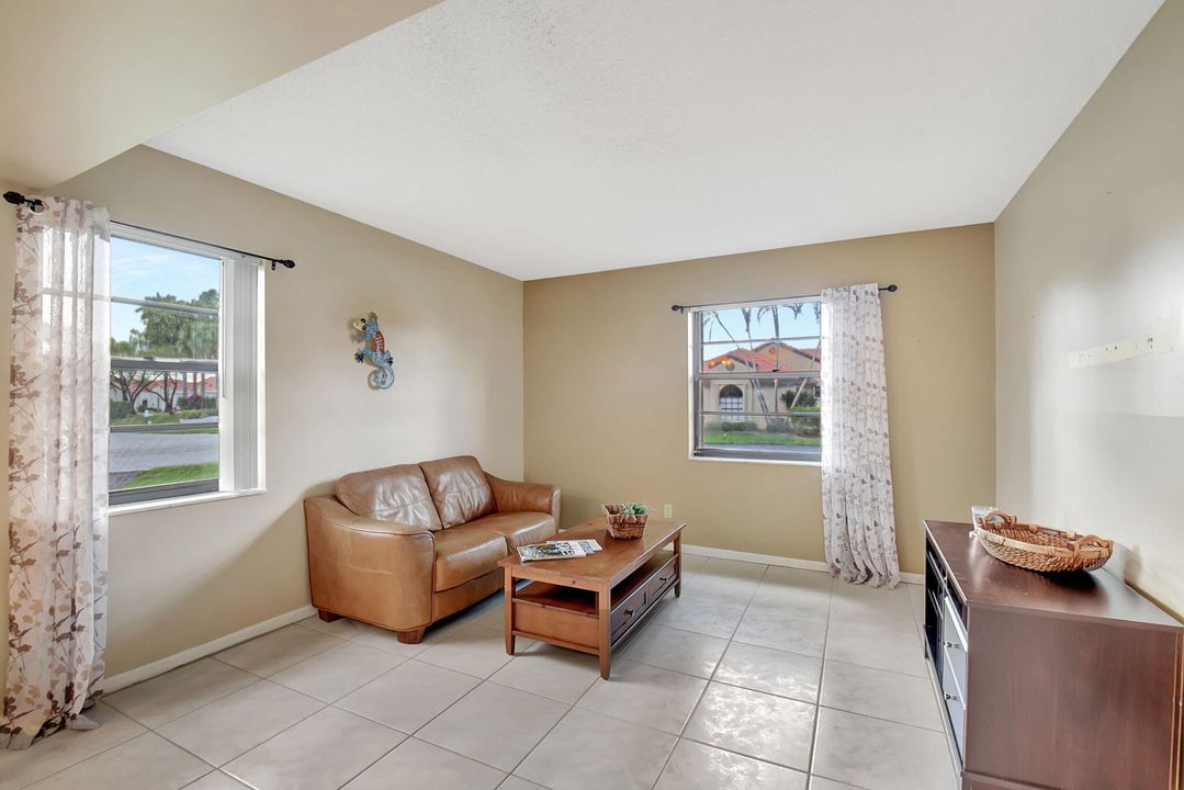 For Sale: $275,000 (2 beds, 2 baths, 1335 Square Feet)