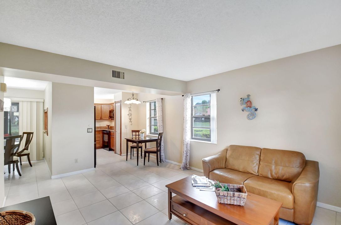 For Sale: $275,000 (2 beds, 2 baths, 1335 Square Feet)