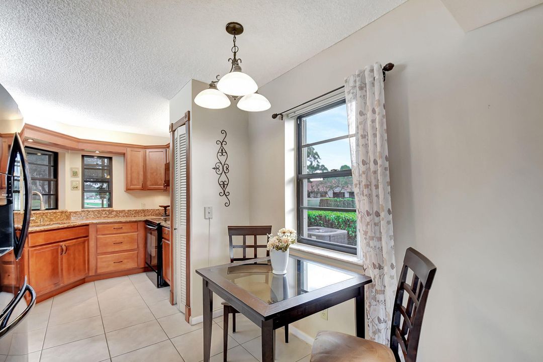 For Sale: $275,000 (2 beds, 2 baths, 1335 Square Feet)