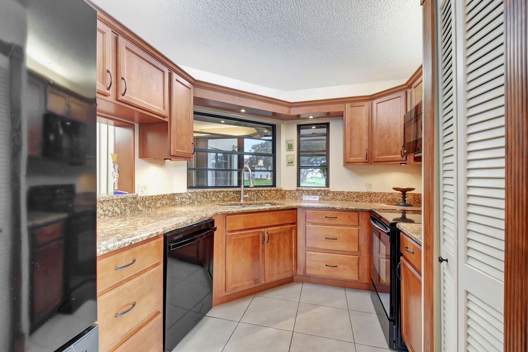 For Sale: $275,000 (2 beds, 2 baths, 1335 Square Feet)